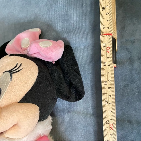 Disney Store Exclusive Minnie Mouse Winter Ice Skating Plush Toy 2011 Retired - Picture 9 of 9